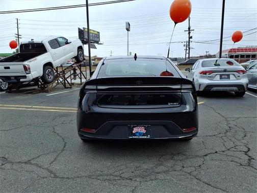 2025 Toyota Prius Plug-In Hybrid SE