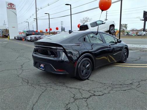 2025 Toyota Prius Plug-In Hybrid SE