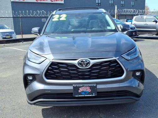 Magnetic Gray Metallic 2022 Toyota Highlander XLE