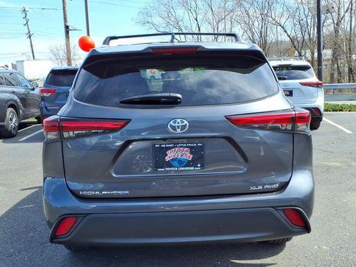 Magnetic Gray Metallic 2022 Toyota Highlander XLE