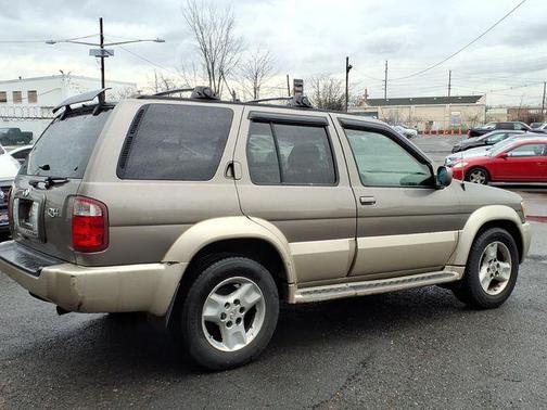 2001 INFINITI QX4 Luxury