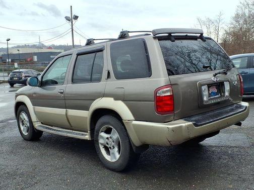 2001 INFINITI QX4 Luxury