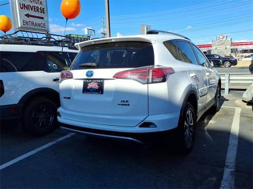 2017 Toyota RAV4 Hybrid XLE