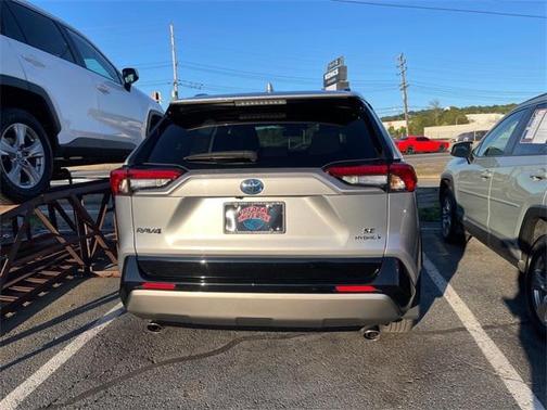 2022 Toyota RAV4 Hybrid SE