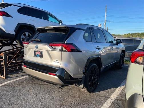 2022 Toyota RAV4 Hybrid SE