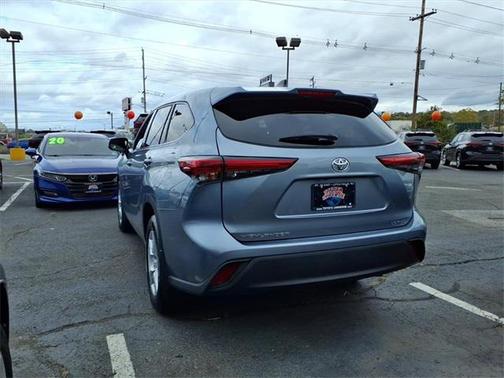 2022 Toyota Highlander LE