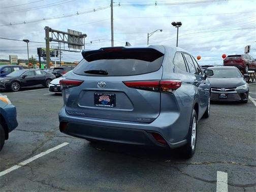 2022 Toyota Highlander LE