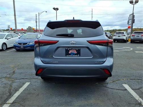 2022 Toyota Highlander LE