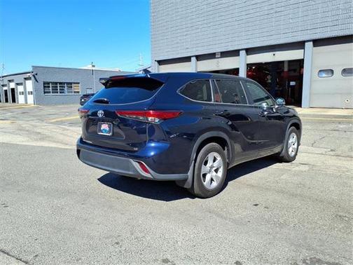 2023 Toyota Highlander LE