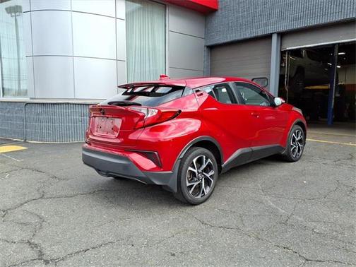 2022 Toyota C-HR XLE