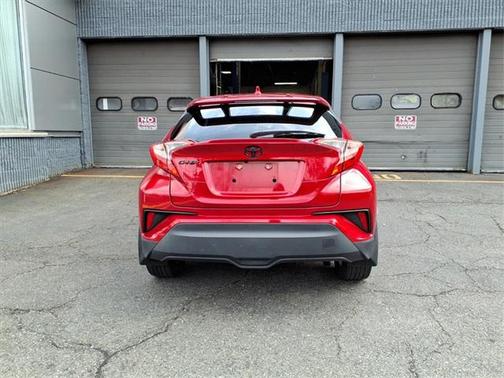 2022 Toyota C-HR XLE