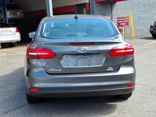 Magnetic 2018 Ford Focus SE