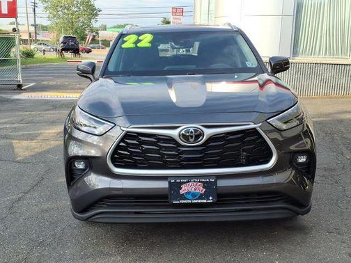 Magnetic Gray Metallic 2022 Toyota Highlander XLE