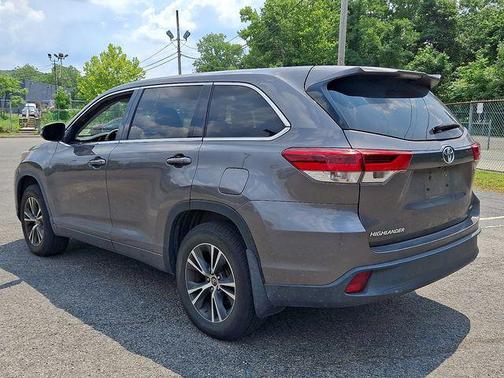 Predawn Gray Mica 2018 Toyota Highlander LE