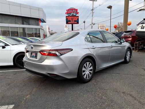 2024 Toyota Camry Hybrid LE