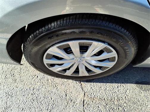 2024 Toyota Camry Hybrid LE