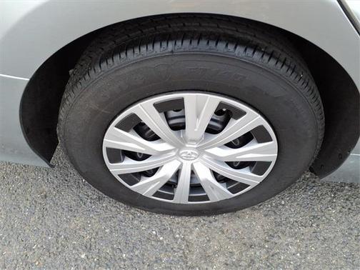 2024 Toyota Camry Hybrid LE