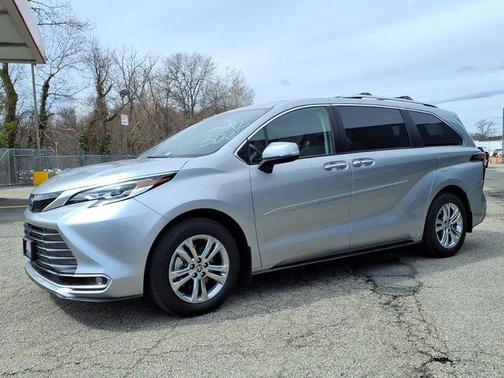2022 Toyota Sienna Platinum