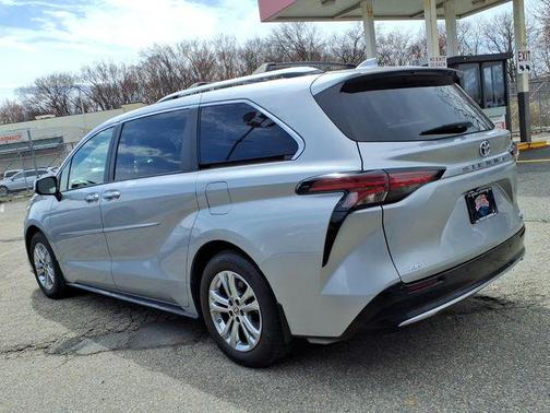 2022 Toyota Sienna Platinum