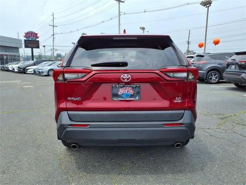 2022 Toyota RAV4 LE