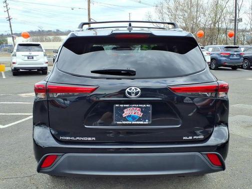 Midnight Black Metallic 2023 Toyota Highlander XLE