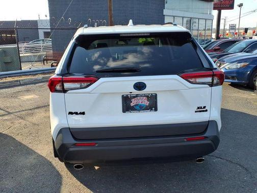 Ice Cap 2024 Toyota RAV4 Hybrid XLE