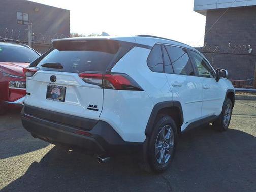 Ice Cap 2024 Toyota RAV4 Hybrid XLE