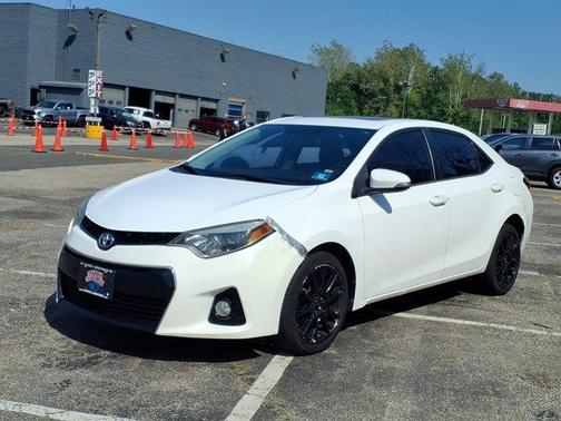 Super White 2016 Toyota Corolla S