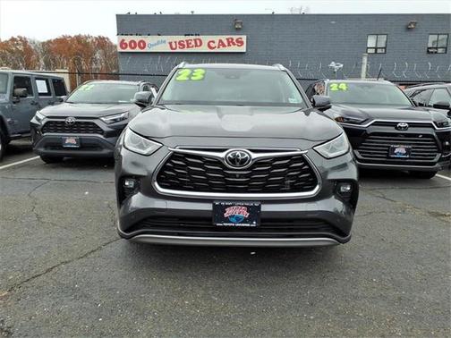 2023 Toyota Highlander Platinum