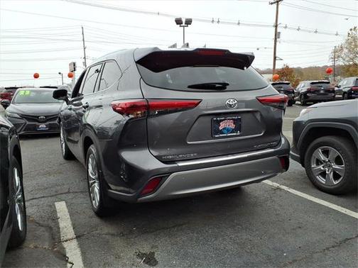 2023 Toyota Highlander Platinum