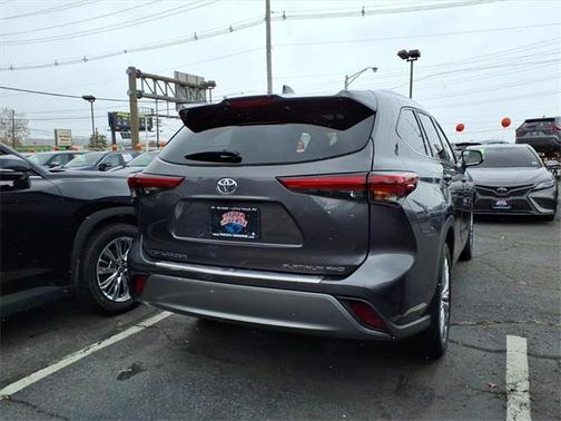 2023 Toyota Highlander Platinum