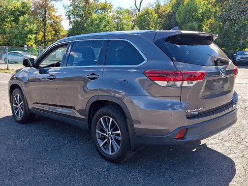 Predawn Gray Mica 2019 Toyota Highlander XLE