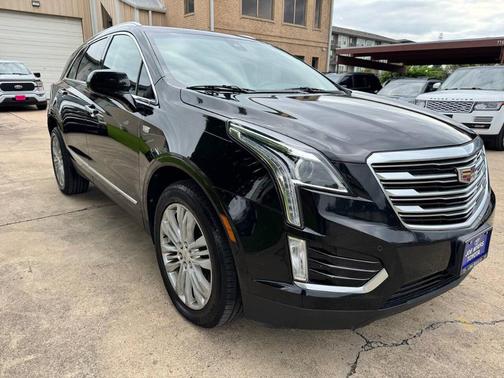 Stellar Black Metallic 2018 Cadillac XT5 Luxury