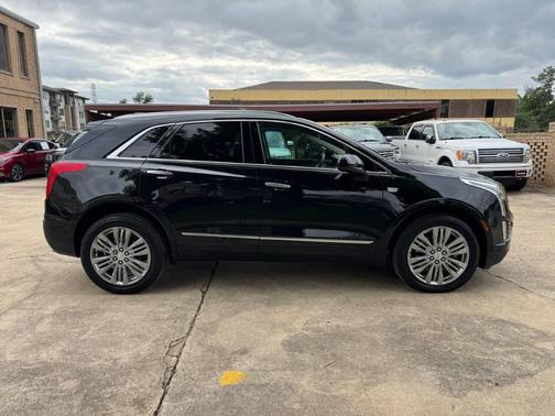 Stellar Black Metallic 2018 Cadillac XT5 Luxury