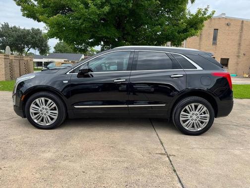 Stellar Black Metallic 2018 Cadillac XT5 Luxury
