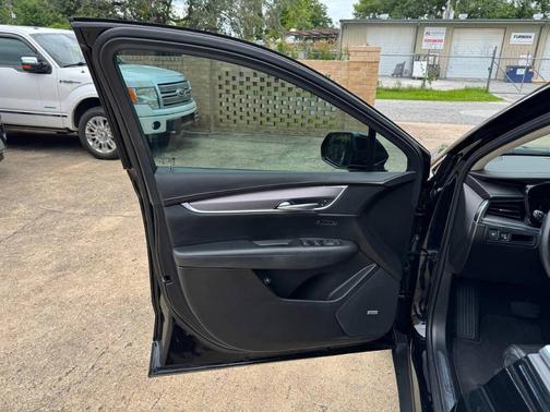 Stellar Black Metallic 2018 Cadillac XT5 Luxury