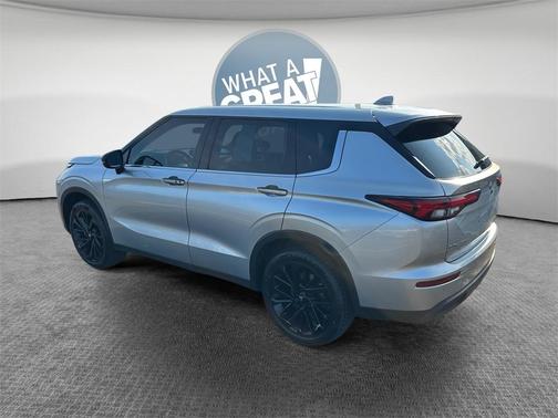 2022 Mitsubishi Outlander SE