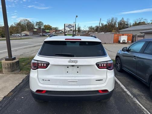 2023 Jeep Compass Latitude Lux