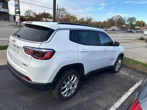 2023 Jeep Compass Latitude Lux