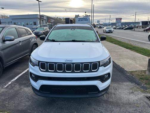 2023 Jeep Compass Latitude Lux