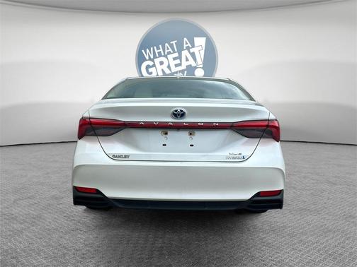 2021 Toyota Avalon Hybrid XLE