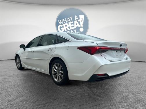 2021 Toyota Avalon Hybrid XLE