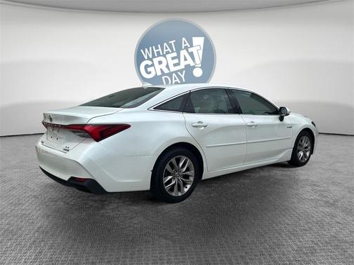 2021 Toyota Avalon Hybrid XLE