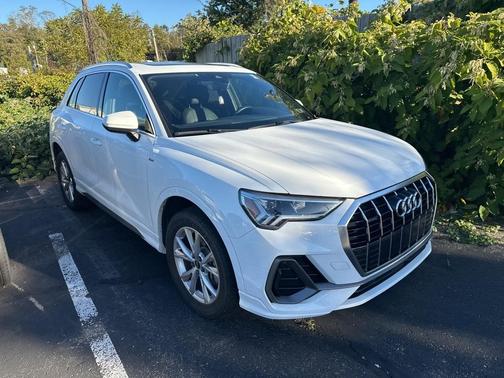 2023 Audi Q3 45 S line Premium