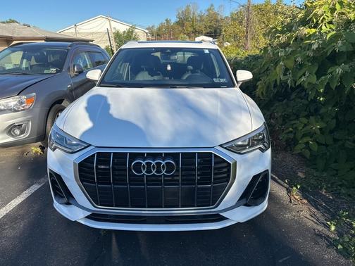 2023 Audi Q3 45 S line Premium