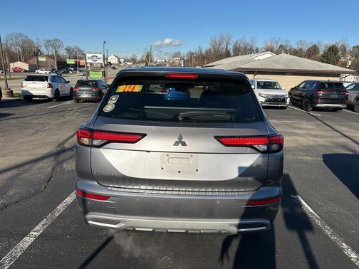 2023 Mitsubishi Outlander 