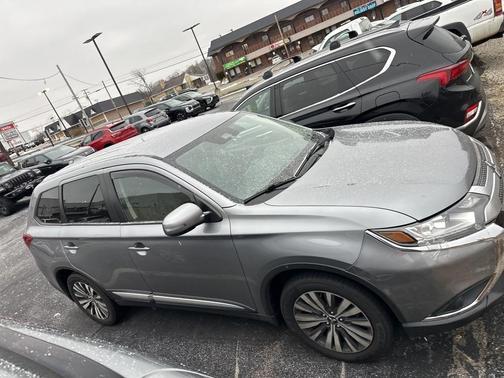 2020 Mitsubishi Outlander SE