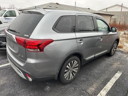 2020 Mitsubishi Outlander SE