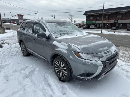 2020 Mitsubishi Outlander SE