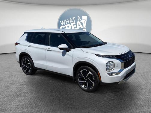 White Diamond 2023 Mitsubishi Outlander SE